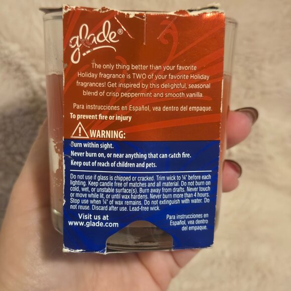 Two Glade 4 oz Candles - Picture 4 of 10